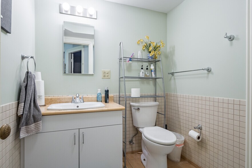 More Photos Of 298-300 Newbury St, Boston Schools For Sale