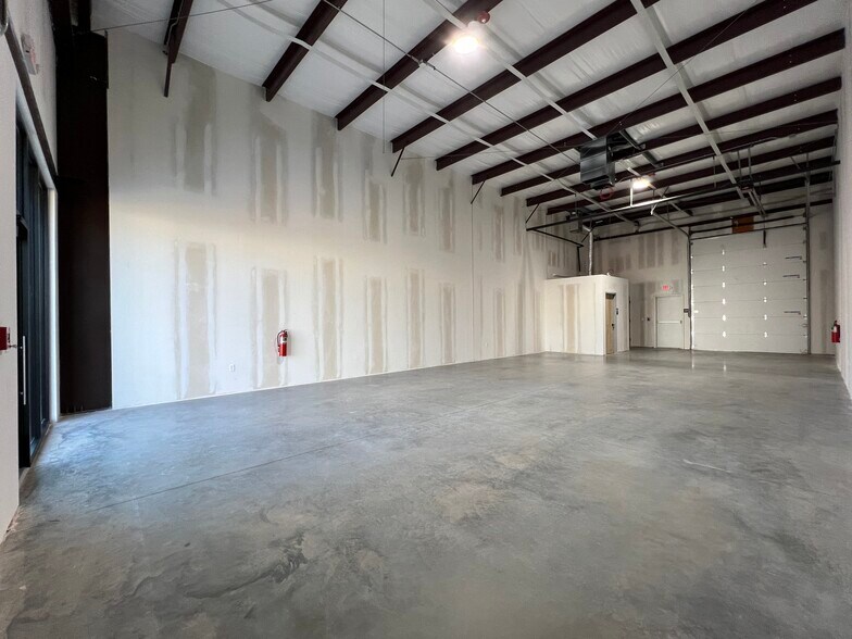 More Photos Of 1036 NW 68th, Oklahoma City General Retail For Lease