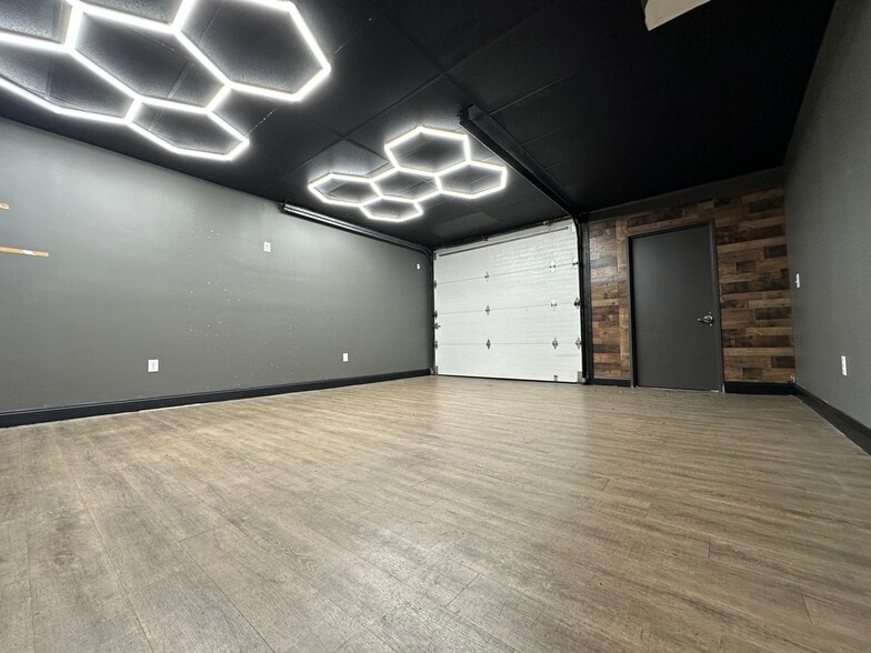 More Photos Of 733-759 Memorial Ave, West Springfield Showroom For Sale