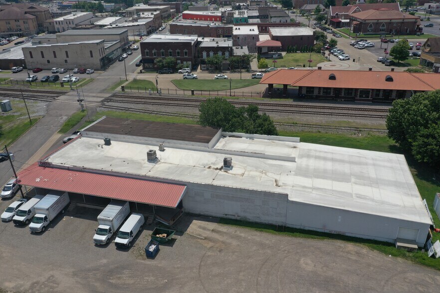 More Photos Of 301 N Commerce Ave, Russellville Warehouse For Sale