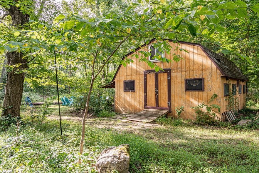 More Photos Of 37 Patricia Dr, Pleasant Valley Specialty For Sale