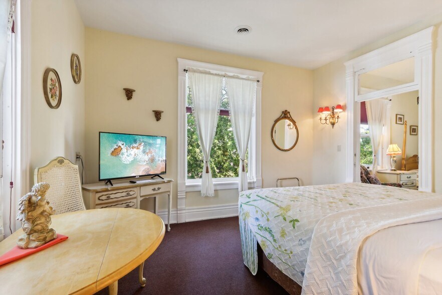 More Photos Of 910 River Rd, Wisconsin Dells Hotel For Sale