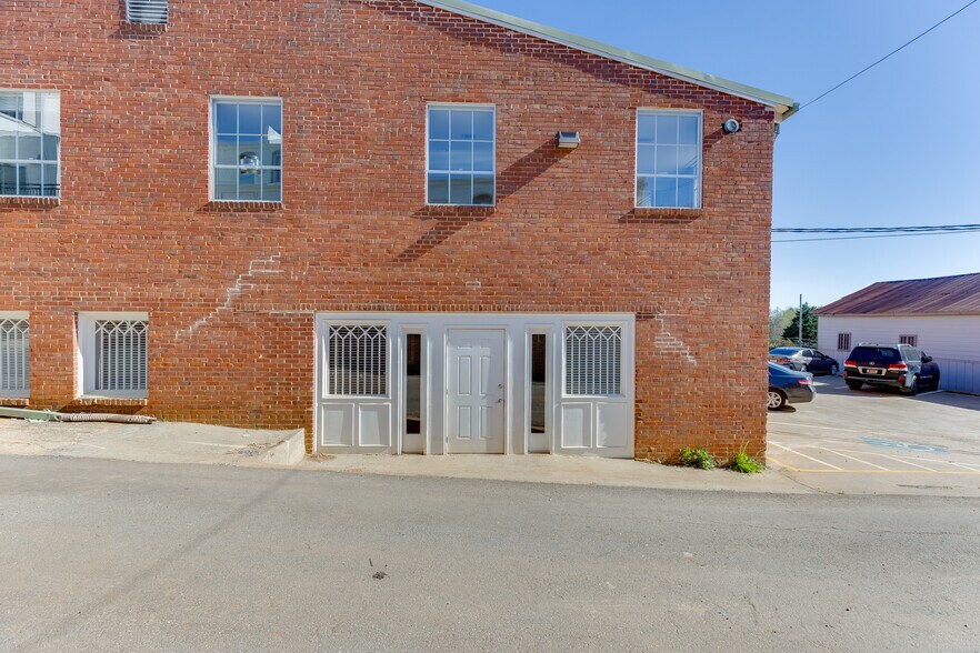 More Photos Of 55 Scott St, Buford Office For Lease