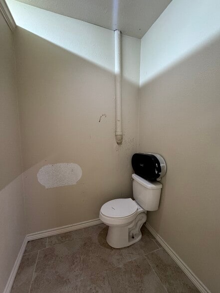 More Photos Of 4200 42nd St, Dickinson Freestanding For Sale