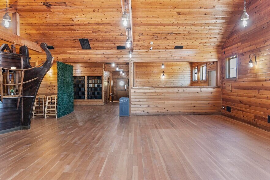 More Photos Of 109 E B St, Cedar Creek Freestanding For Sale