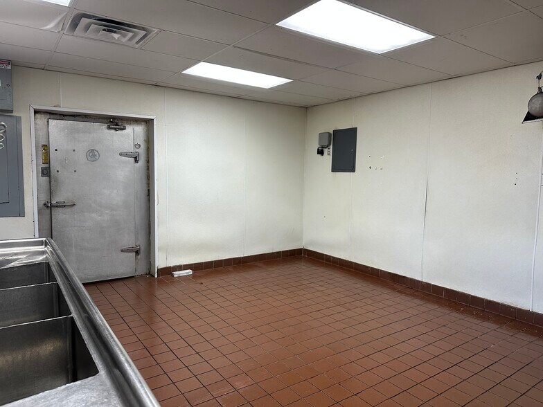 More Photos Of 2400 Richmond Rd, Texarkana Unknown For Lease