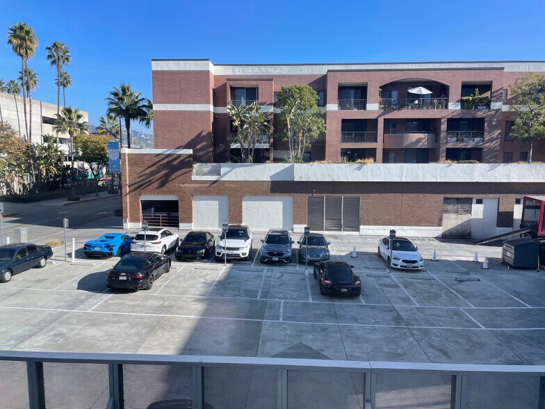 More Photos Of 270 N Canon Dr, Beverly Hills Office For Lease