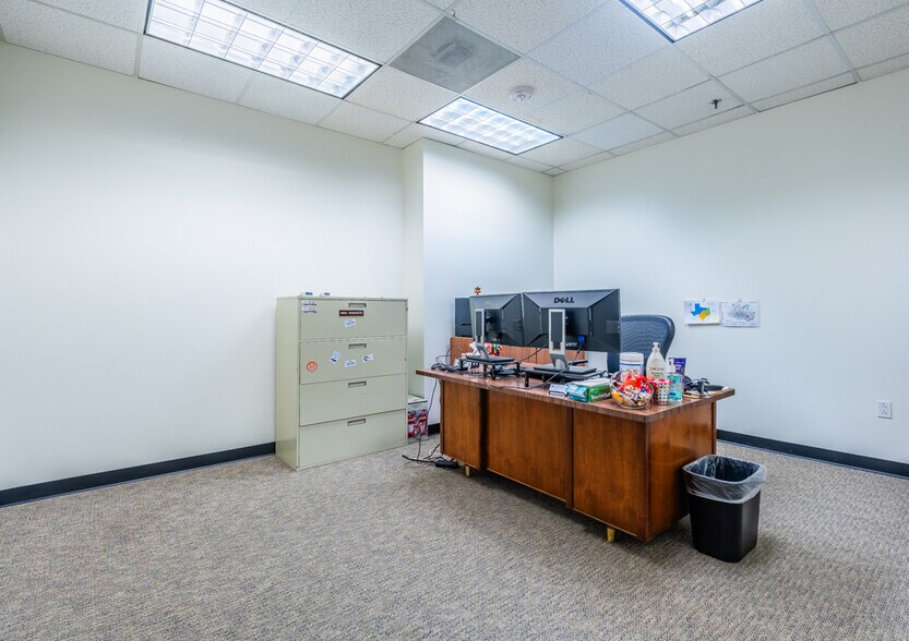 More Photos Of 2110 E Governors Cir, Houston Light Manufacturing For Sale