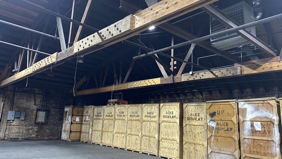 More Photos Of 401 N Leavitt St, Chicago Manufacturing For Sale