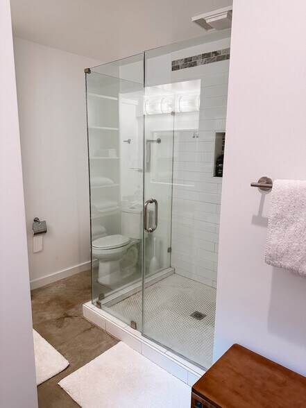 More Photos Of 1520 Center St, Houston Warehouse For Lease