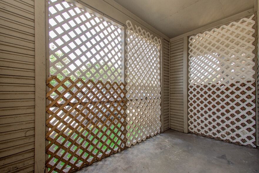 More Photos Of 12506 Ashford Meadow Dr, Houston Apartments For Sale