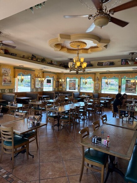 More Photos Of 4920 Gosford Rd, Bakersfield Fast Food For Sale