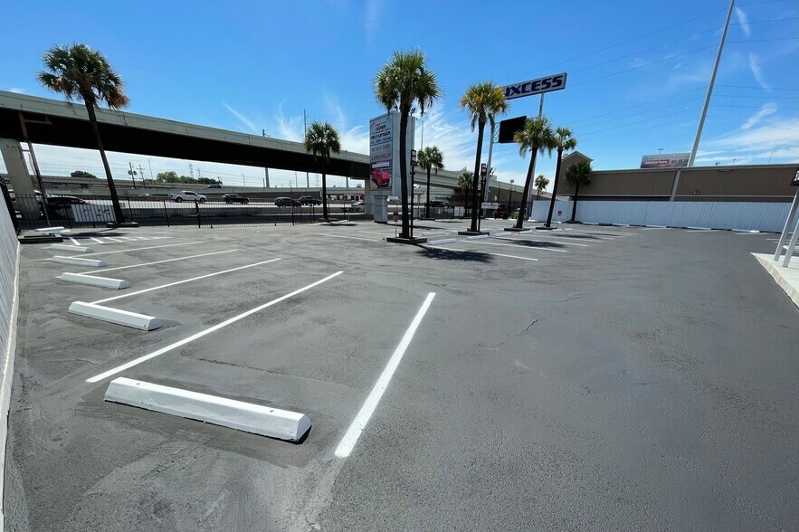 More Photos Of 5712 Southwest Fwy, Houston Auto Dealership For Lease