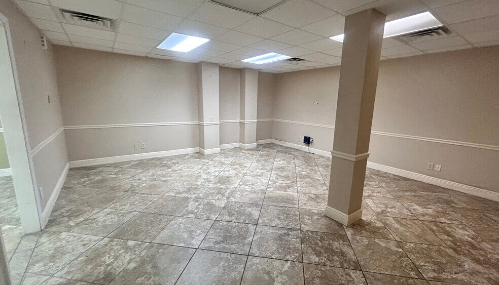 More Photos Of 6741 Satsuma Dr, Houston Warehouse For Sale