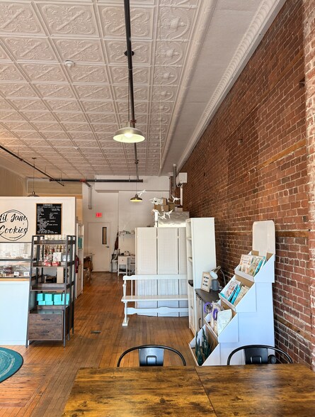 More Photos Of 2 Pleasant St, Brunswick Office For Lease