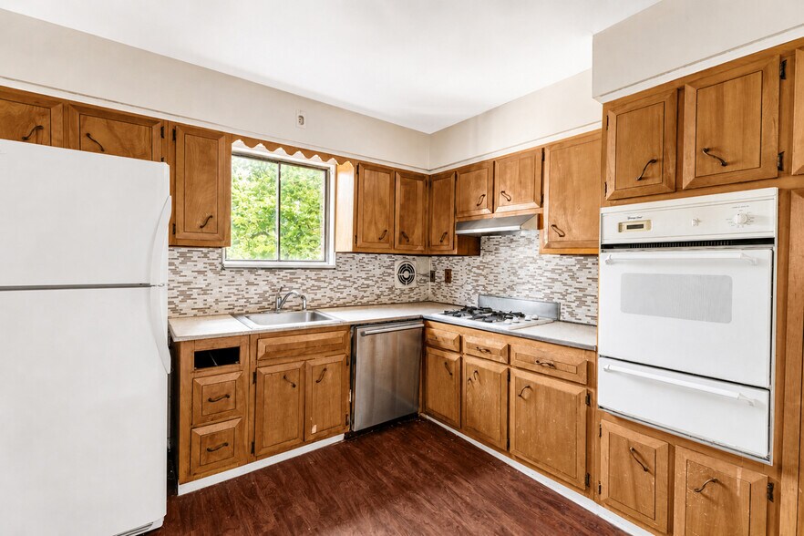 More Photos Of 5834 Fieldston Rd, Bronx Apartments For Sale
