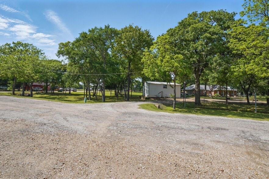 More Photos Of 600 W Simonds Rd, Seagoville Flex For Sale