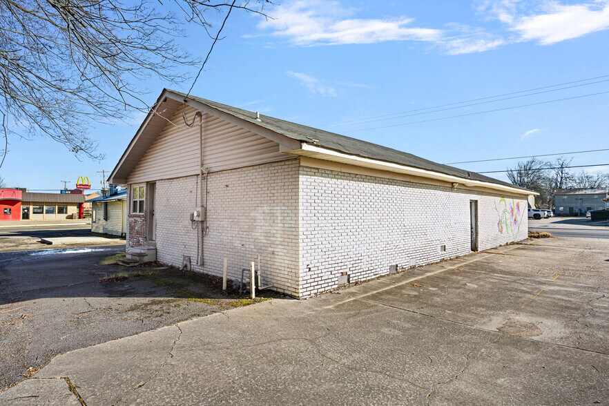 More Photos Of 1015 N Arkansas Ave, Russellville Office For Sale
