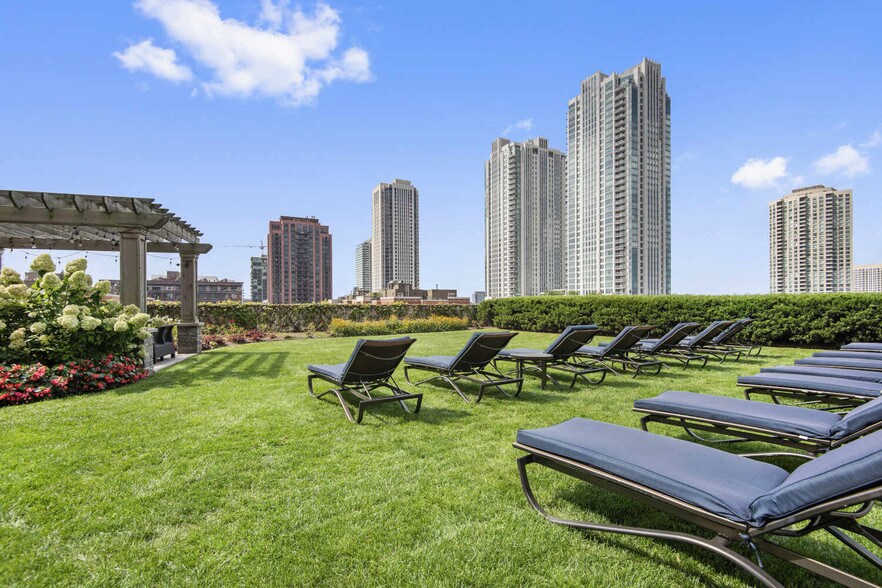 More Photos Of 300 N Canal St, Chicago Apartments For Lease