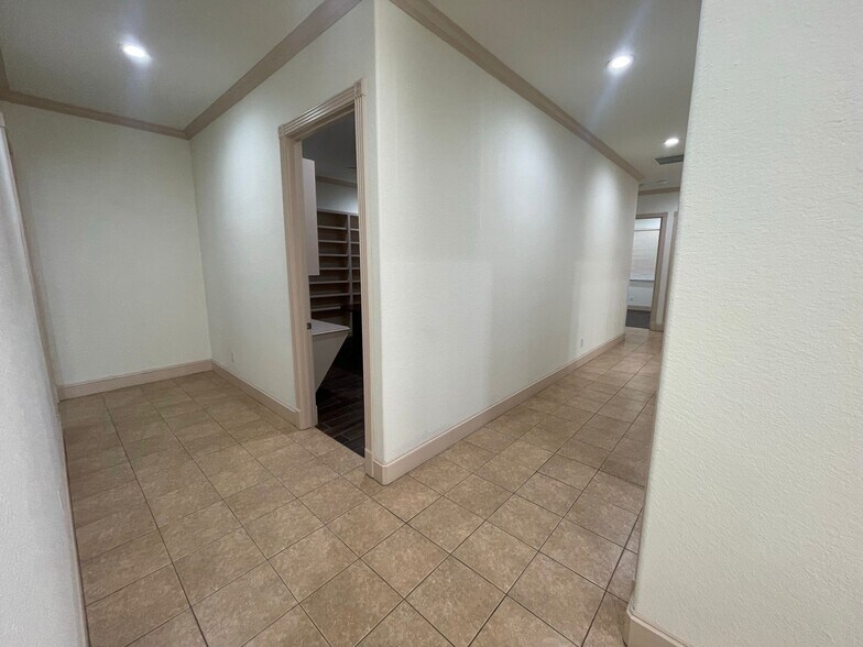 More Photos Of 1842 Snake River Rd, Katy Medical For Sale