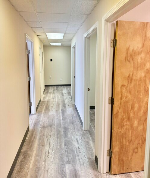 More Photos Of 130 N Gross Rd, Kingsland Medical For Lease