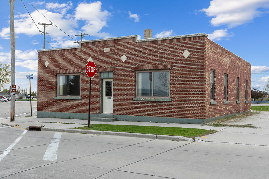 Primary Photo Of 1500 Jefferson St, Two Rivers General Retail For Sale