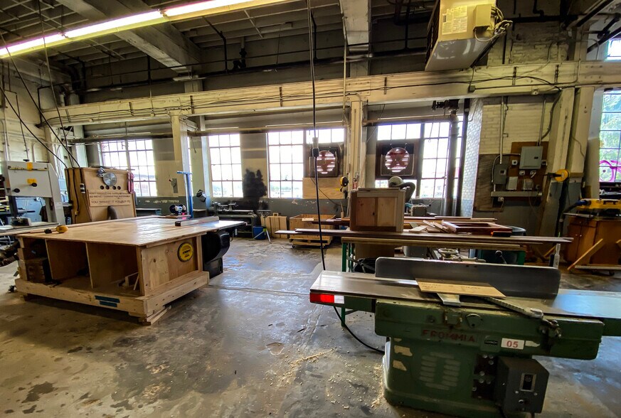More Photos Of 2808 SE 9th Ave, Portland Manufacturing For Lease