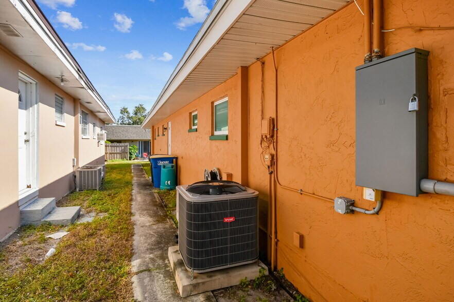 More Photos Of 321 S Lincoln Ave, Clearwater Medical For Sale