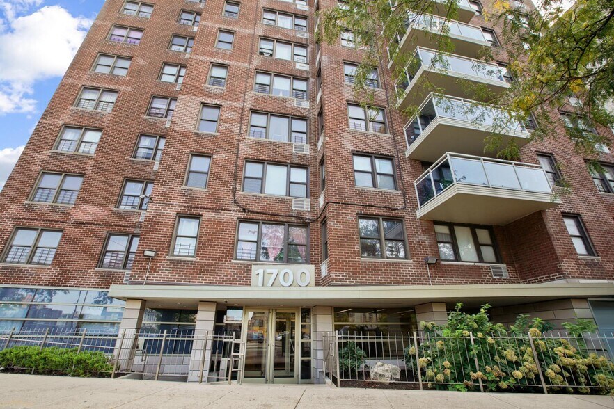 Primary Photo Of 1700 Grand Concourse, Bronx Apartments For Lease