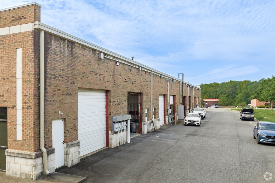 More Photos Of 1000 Van Buren Ave, Indian Trail Flex For Lease