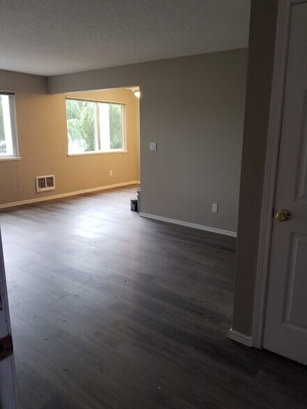 More Photos Of 4700 Falls View Ave, West Linn Apartments For Sale