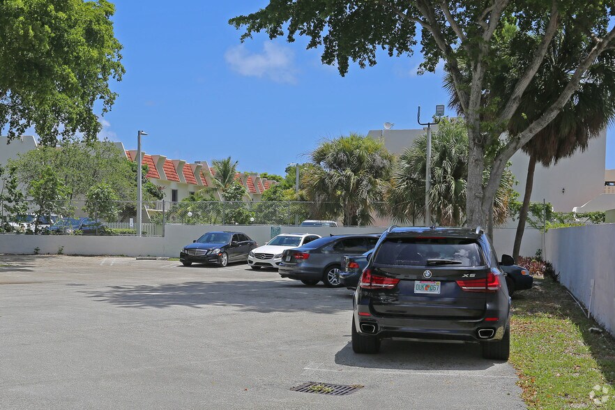 More Photos Of 11601 Biscayne Blvd, Miami Loft Creative Space For Lease