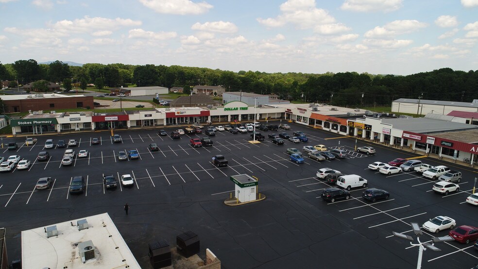 Primary Photo Of 607 S Main St, King Department Store For Lease