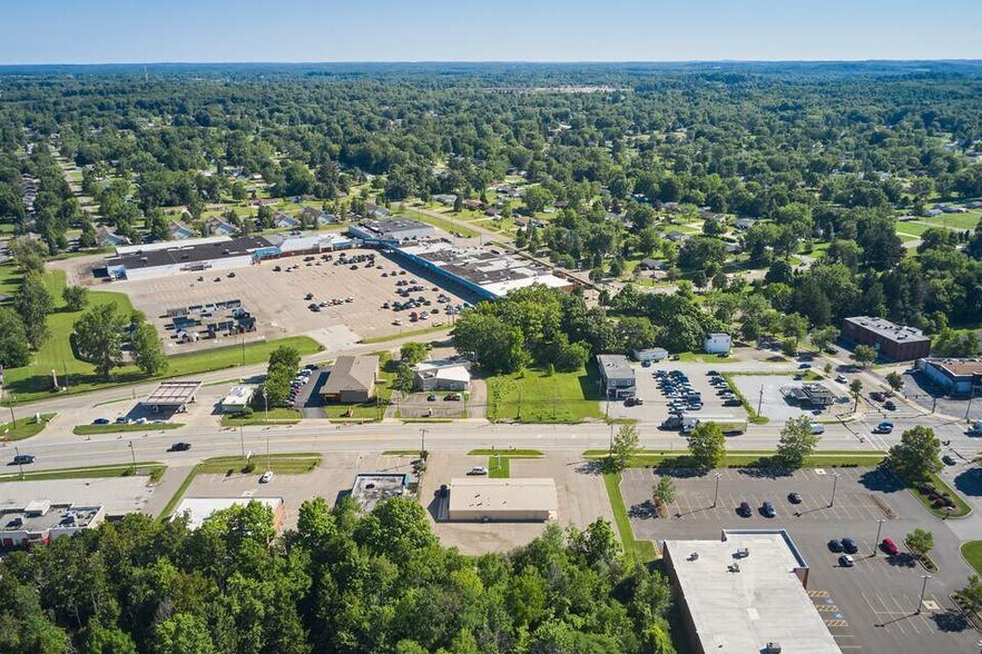 More Photos Of 9081 State Route 14, Streetsboro General Retail For Lease