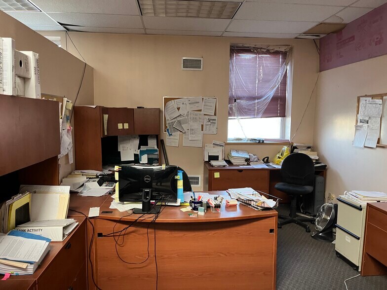 More Photos Of 100 Hinsdale St, Brooklyn Industrial For Sale
