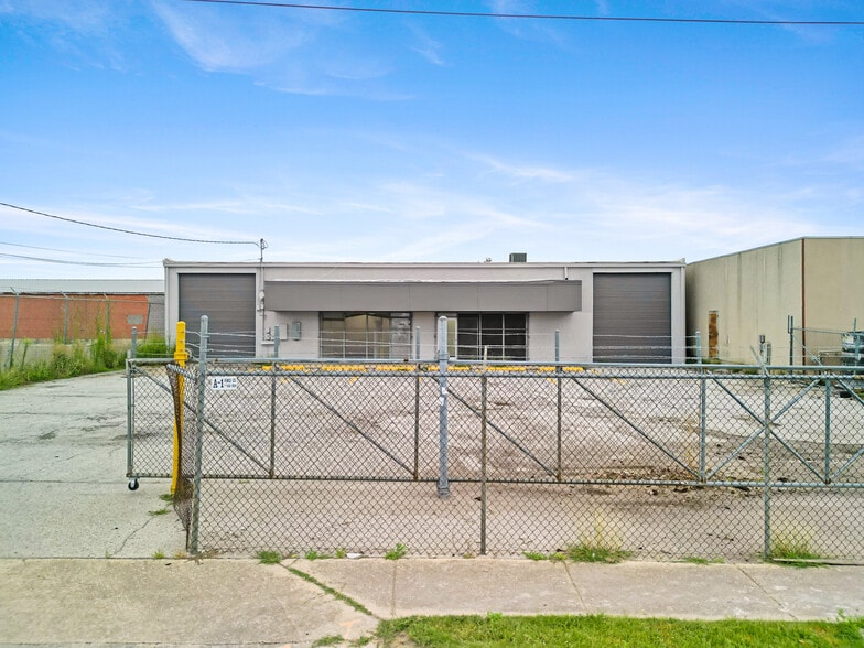 More Photos Of 1053 Grubb St, San Antonio Service For Sale
