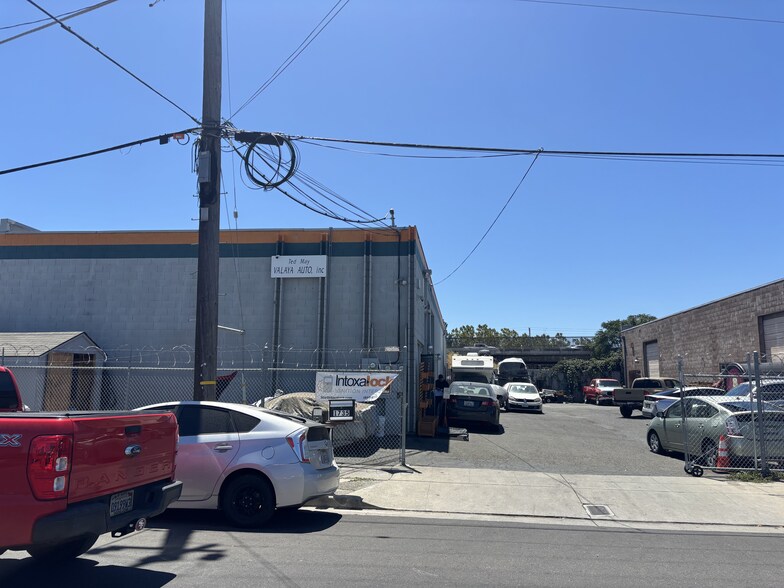 More Photos Of 1735-1753 Angela St, San Jose Manufacturing For Sale