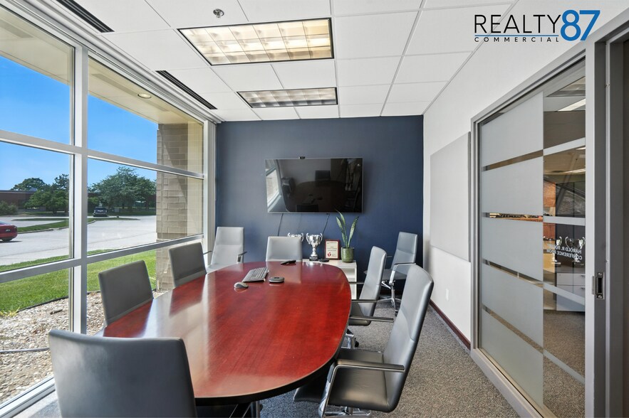 More Photos Of 4050 River Center Ct NE, Cedar Rapids Office For Lease
