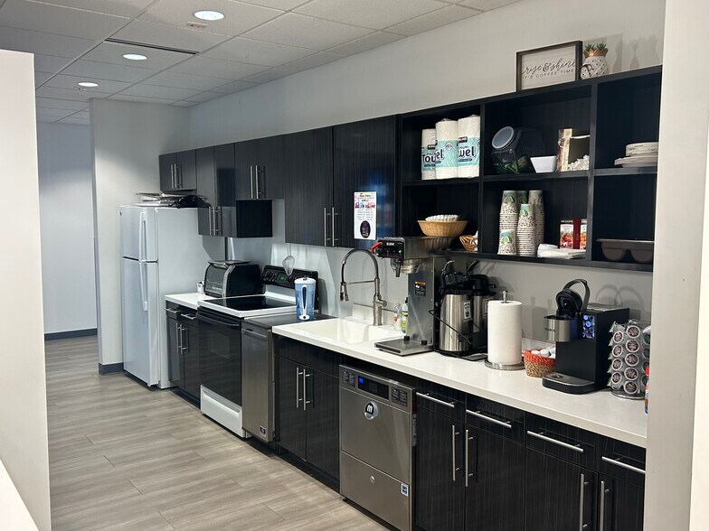 More Photos Of 5989 Tahoe Dr SE, Grand Rapids Medical For Sale