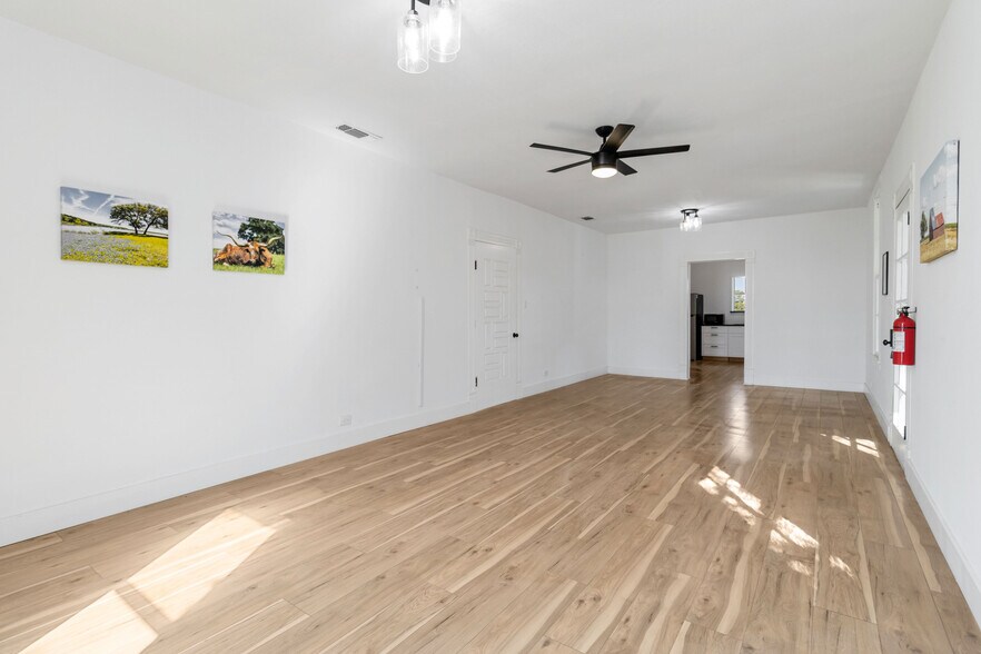 More Photos Of 30951 Blanco Rd, Bulverde Flex For Sale