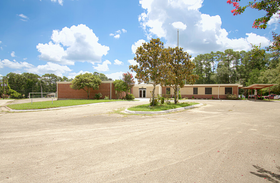 Primary Photo Of 103 E Hospital St, Corrigan Medical For Sale