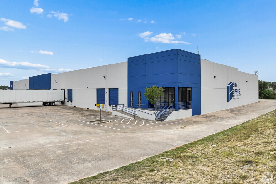 More Photos Of 2901 Suffolk Dr, Fort Worth Unknown For Lease