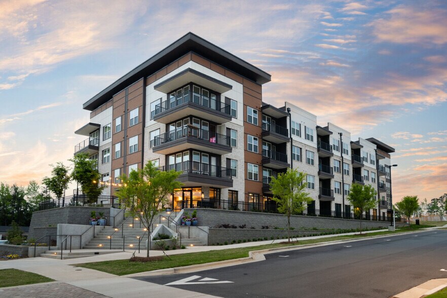 More Photos Of 930 W Mallard Creek Church Rd, Charlotte Apartments For Lease