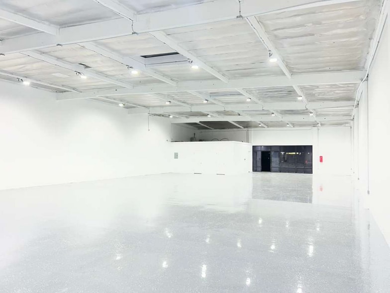 More Photos Of 1301-1307 E Edinger Ave, Santa Ana Showroom For Lease