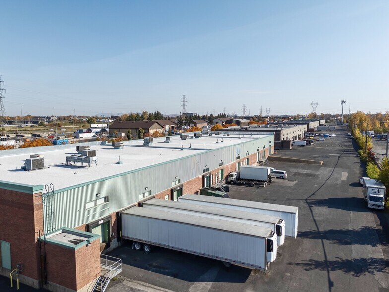 More Photos Of 874-896 Rue Jean-Neveu, Longueuil Warehouse For Lease