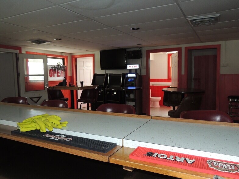 More Photos Of 726 Valley Rd, Menasha Bar For Sale