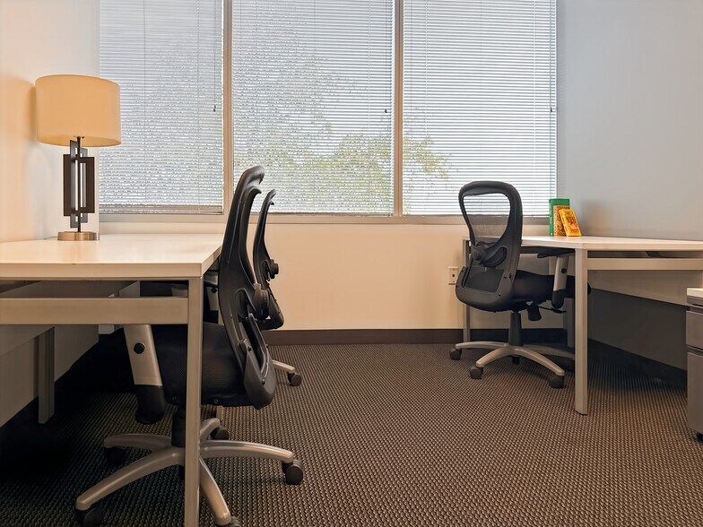 More Photos Of 20860 N Tatum Blvd, Phoenix Coworking Space