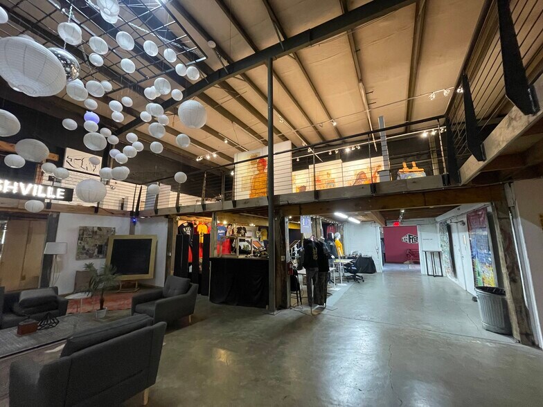 More Photos Of 217 Willow St, Nashville Showroom For Lease