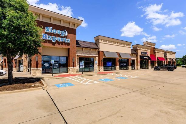 More Photos Of 421 Sherry Ln, Fort Worth Storefront For Lease