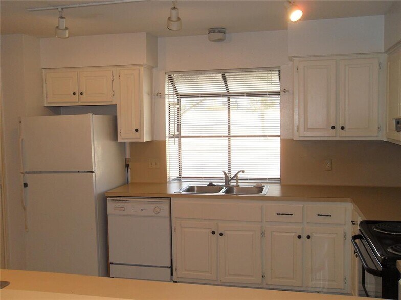 More Photos Of 12455 Melville Dr, Montgomery Apartments For Sale